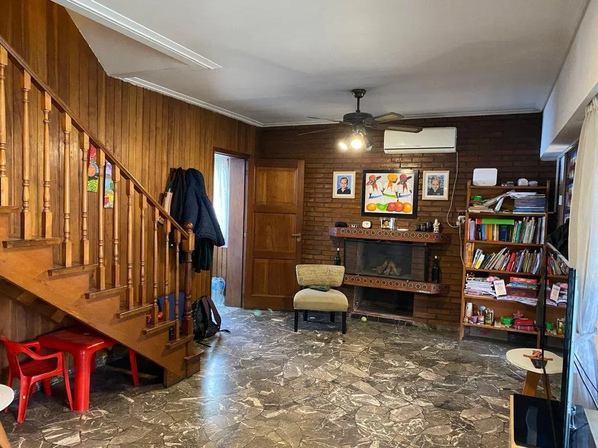 MARTINEZ, CASA 6 AMB CON PILETA A REFACCIONAR 2