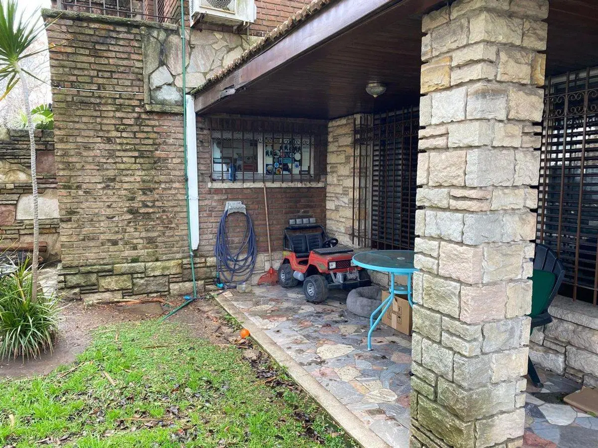 MARTINEZ, CASA 6 AMB CON PILETA A REFACCIONAR 3