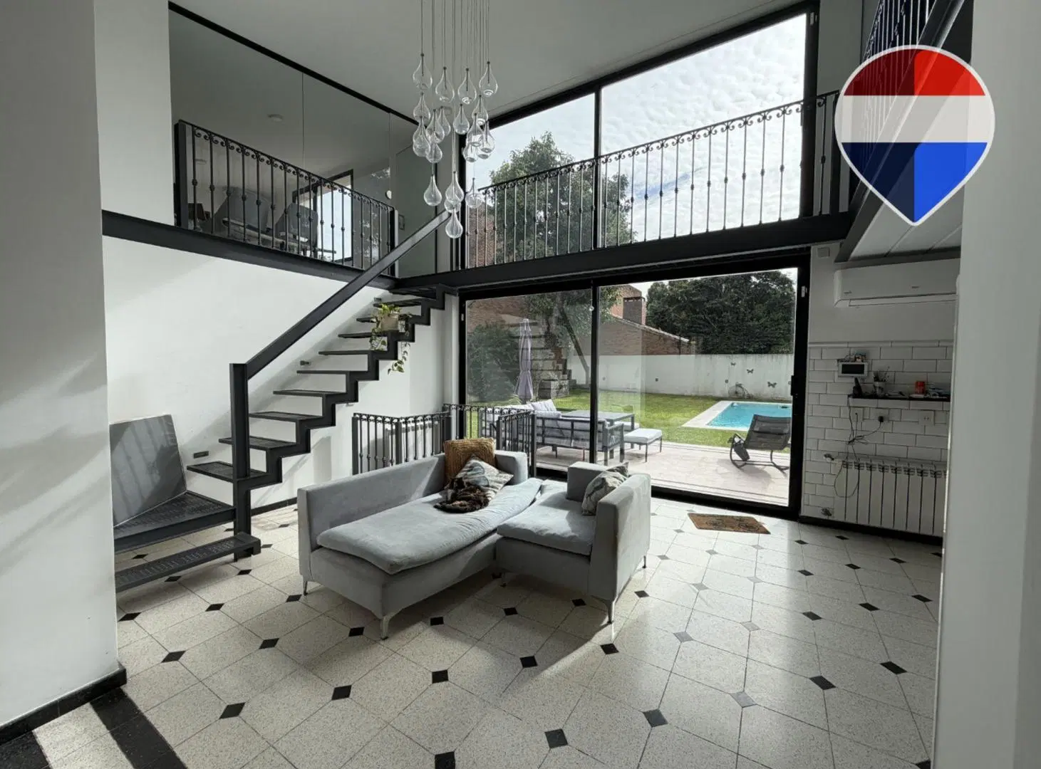 VENTA CASA EN MARTINEZ CON JARDIN PILETA QUINCHO 4