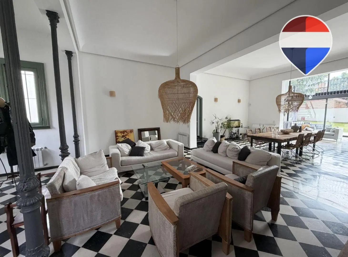 VENTA CASA EN MARTINEZ CON JARDIN PILETA QUINCHO 5