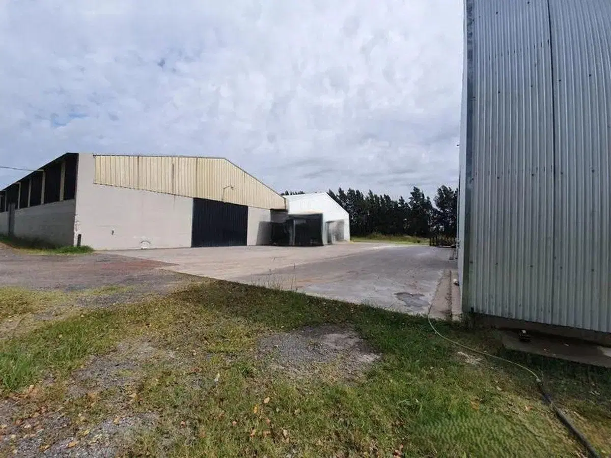 Venta Nave Industrial, Mercedes 4