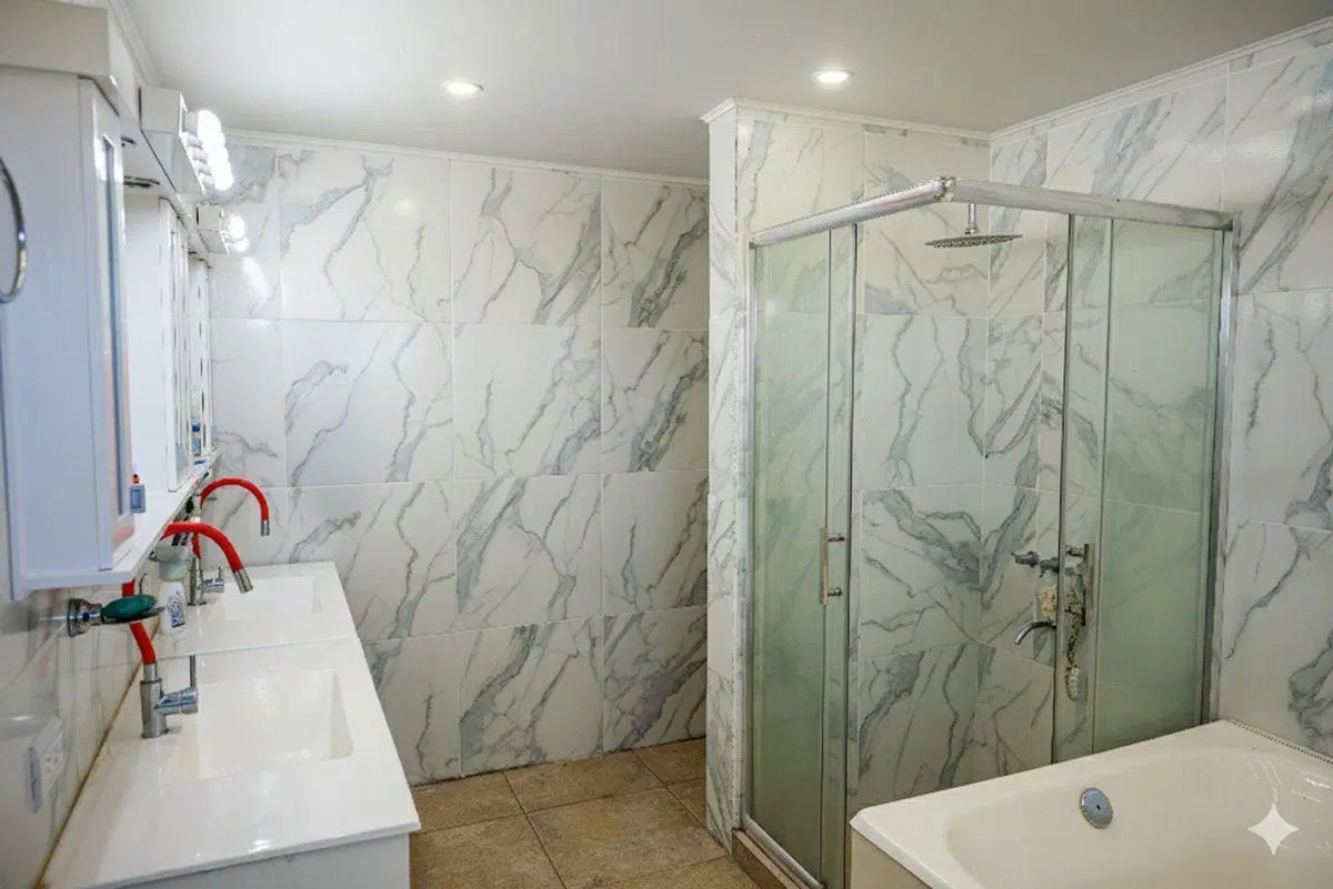 Casa s/lote 2600 mt2. Losa radiante. Pileta clim. 5