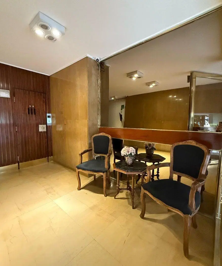 VENTA DE MONOAMBIENTE DIVIDIDO EN 2 AMB. RECOLETA 4
