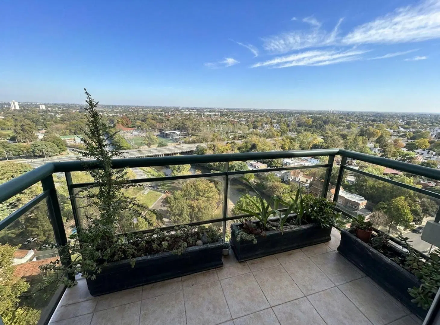 3 ambientes con balcón en complejo Riverside Tigre 2