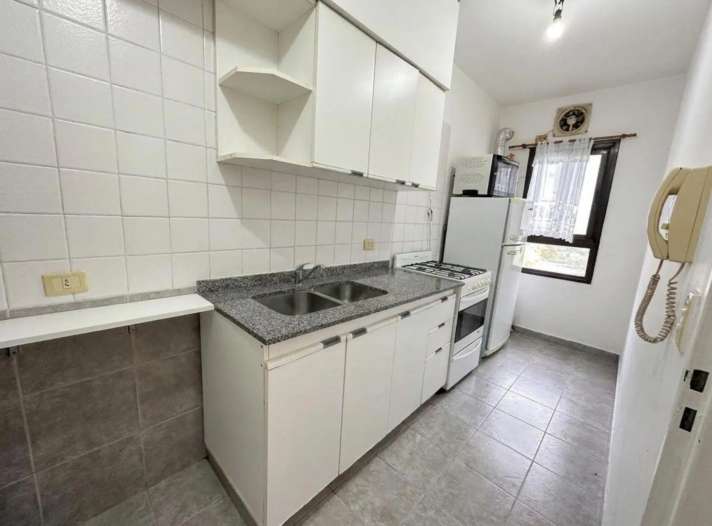3 ambientes con balcón en complejo Riverside Tigre 4