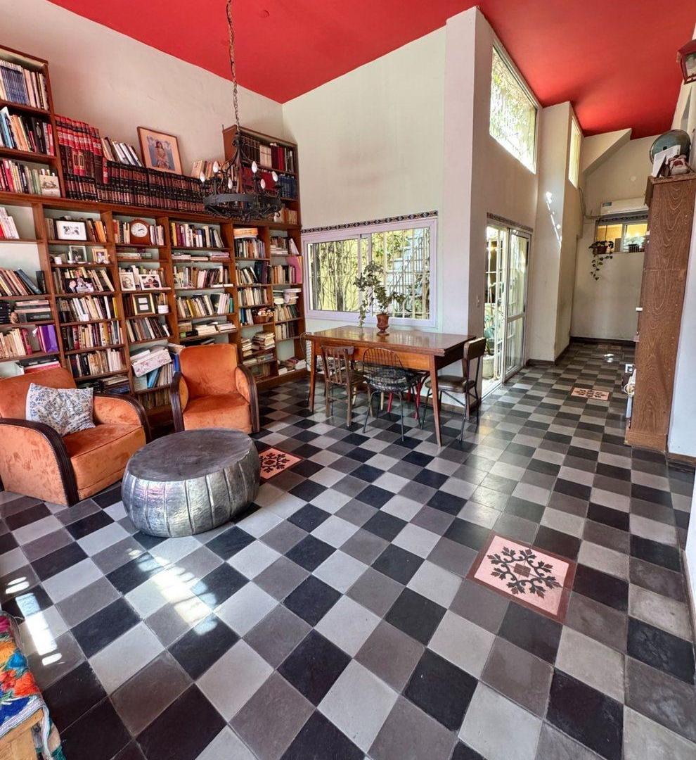 Venta CASA 6 ambientes con TERRAZA en CHACARITA