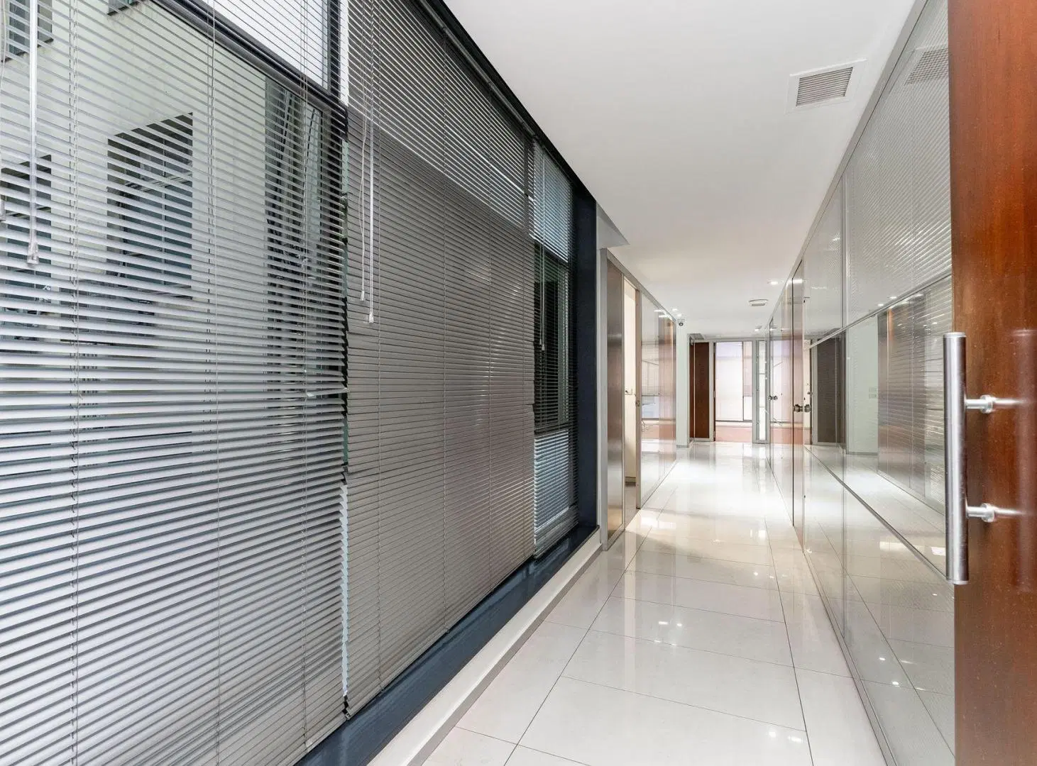 VENTA OFICINA PREMIUM 380M2 2 COCHERAS, CENTRO 4