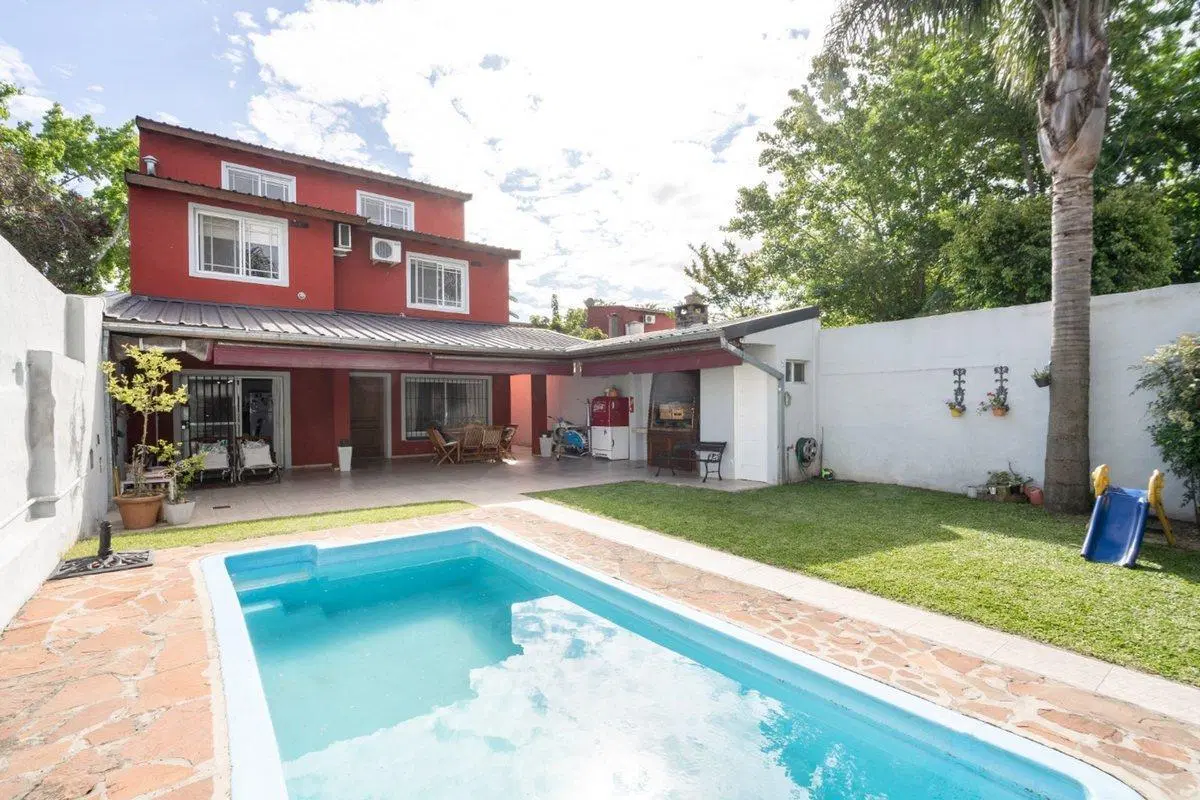 CASA EN VENTA CON PILETA MAS DEPARTAMENTO BECCAR 5
