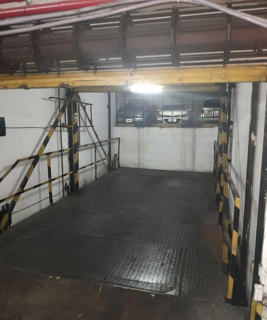 Venta cochera cubierta Barrio Norte 5