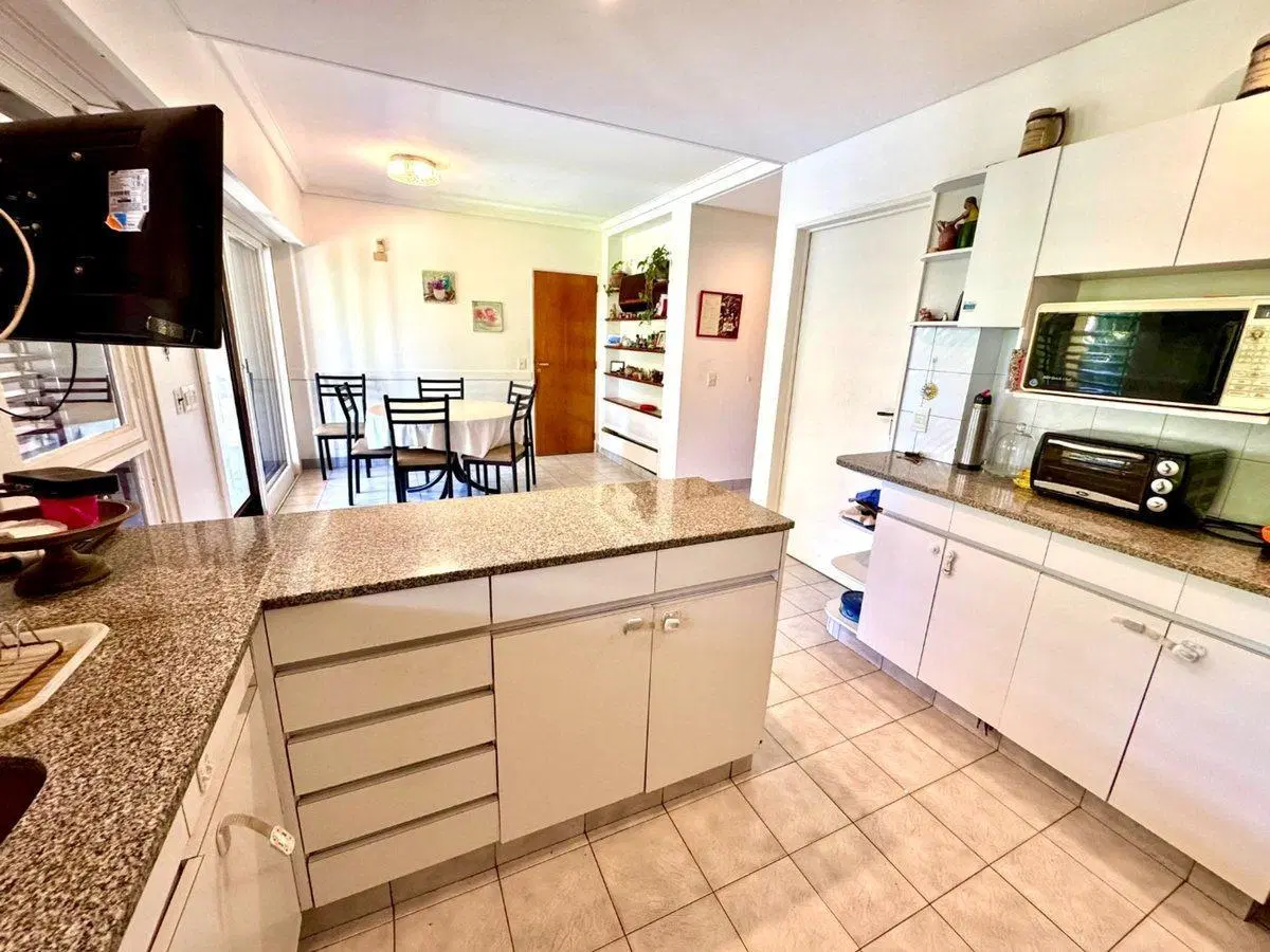 Casa de 5 ambientes en San Isidro con pileta 8