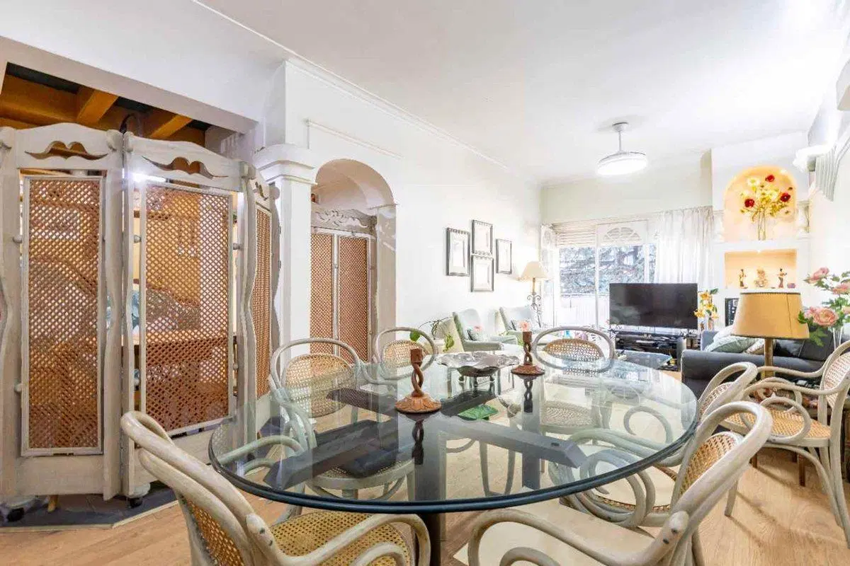 VENTA SEMIPISO 4 AMB  COCHERA EXCELENTE UBICACION 8