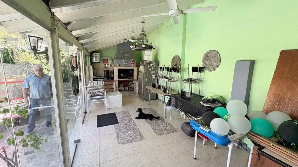 Casa en venta en Munro-pileta y quincho 3