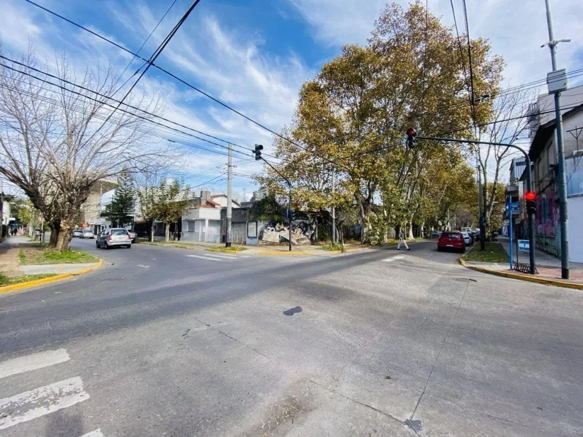 Venta lote en Esquina Caseros 4