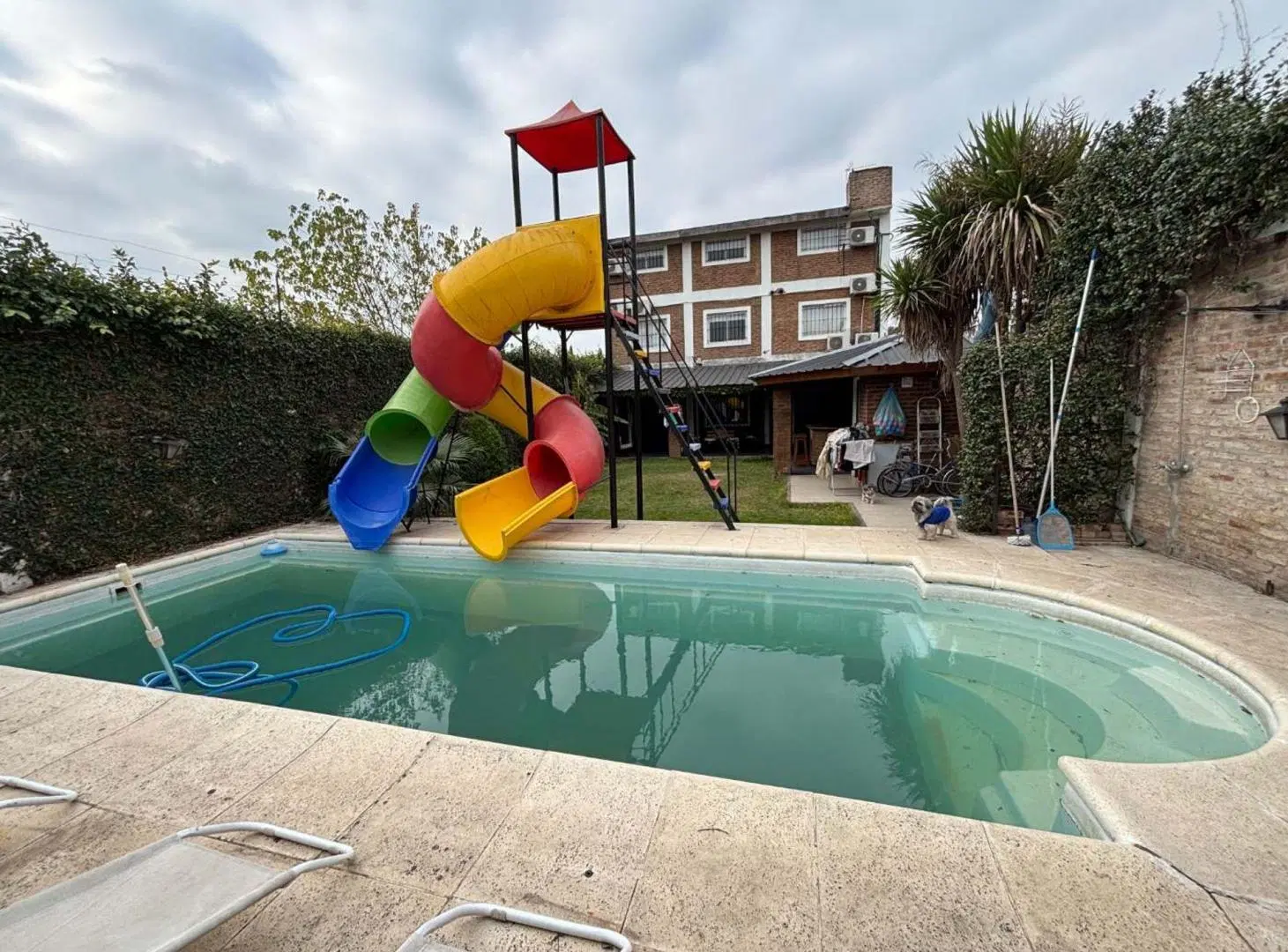 VENTA CASA 6 AMB - JARDIN Y PILETA 5