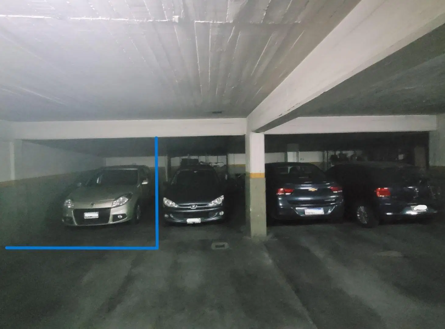 Cochera. Edificio con seguridad, portón automático 2
