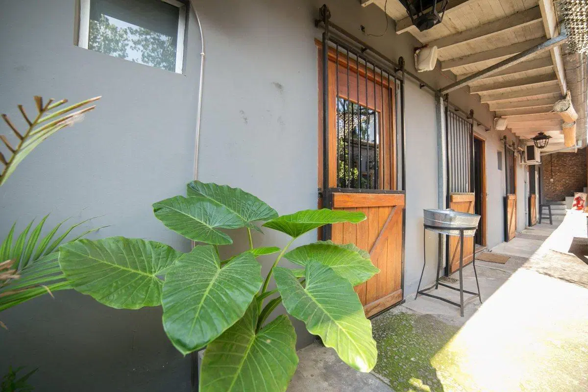 Venta Complejo Comercial en Esquina Martinez 5