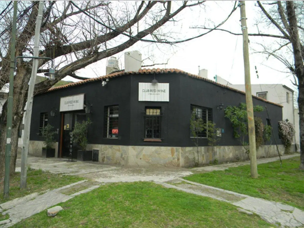 Venta Complejo Comercial en Esquina Martinez 2