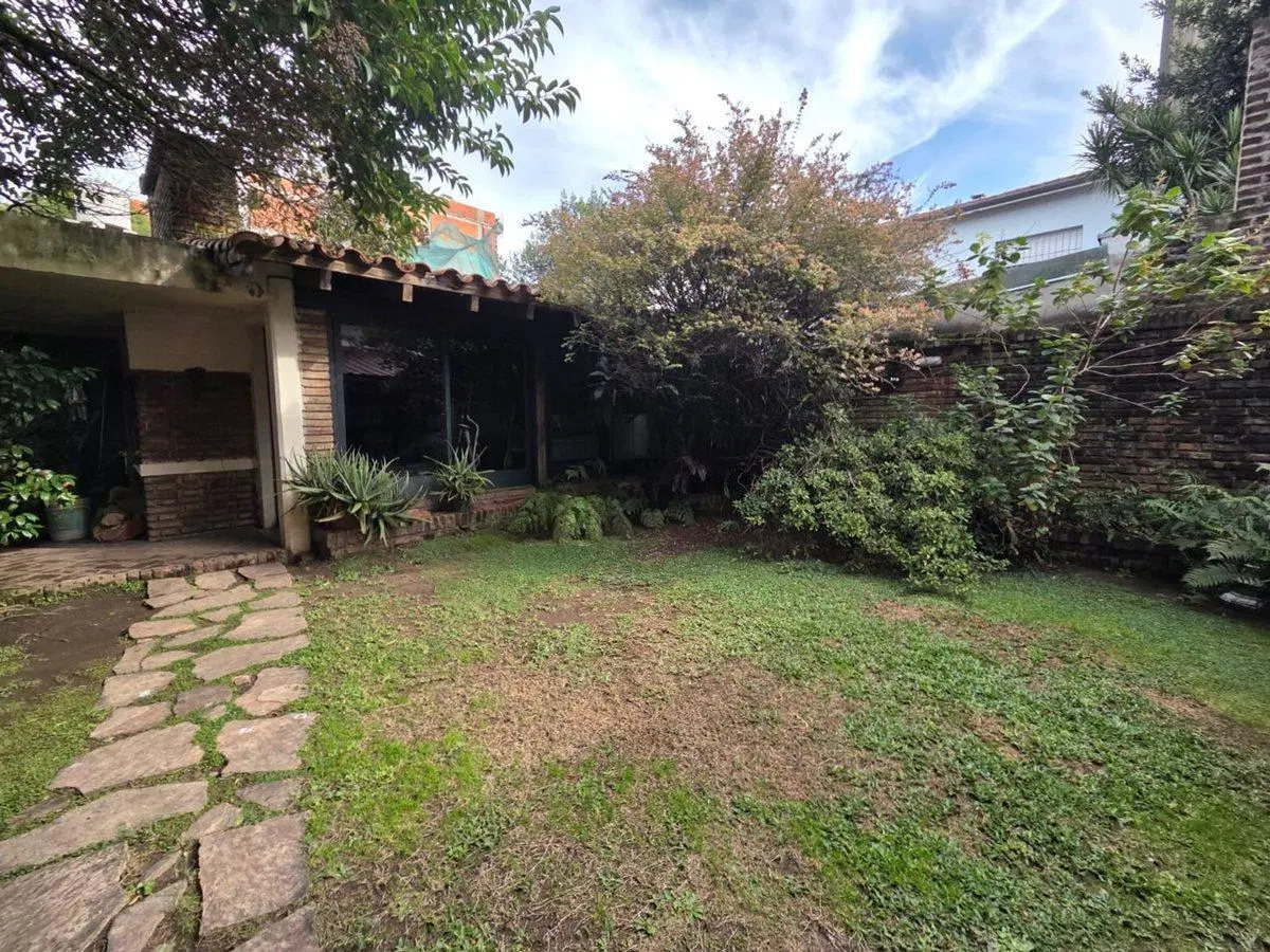 CASA 4 DORMITORIOS CON JARDIN Y COCHERA EN OLIVOS 3