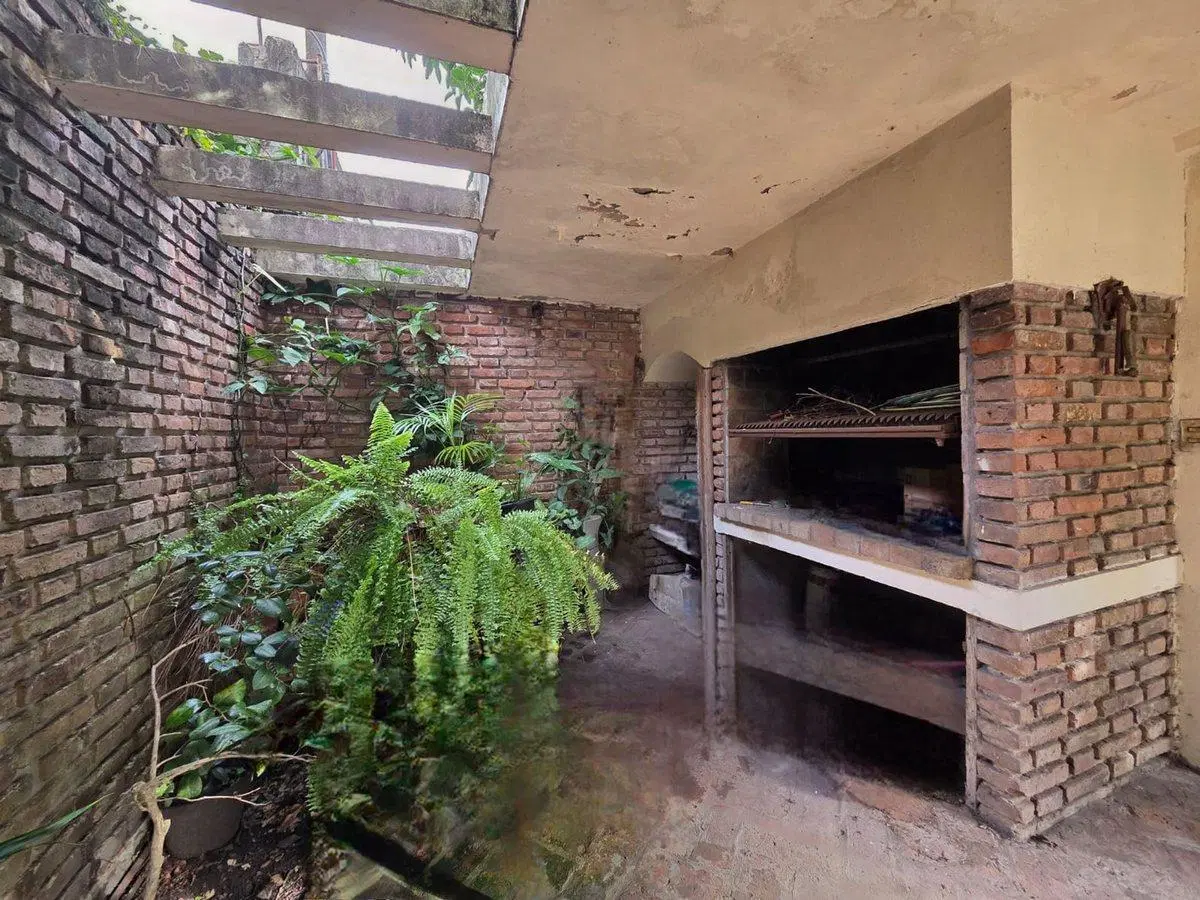 CASA 4 DORMITORIOS CON JARDIN Y COCHERA EN OLIVOS 2