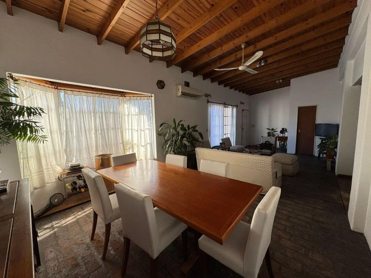Vivienda en PA con 3 dormitorios + depósito en PB. 5