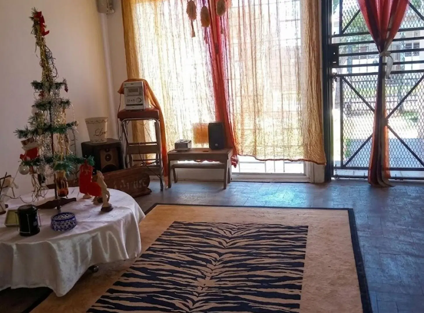 Casa venta tres ambientes a 50 mts de Av. Sucre 5