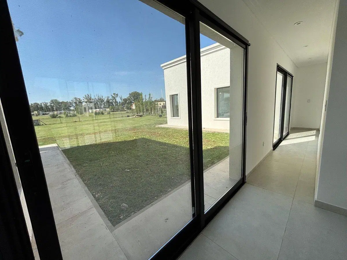 VENTA CASA 4 AMB - COMARCAS DE LUJAN - SAN ROQUE 5