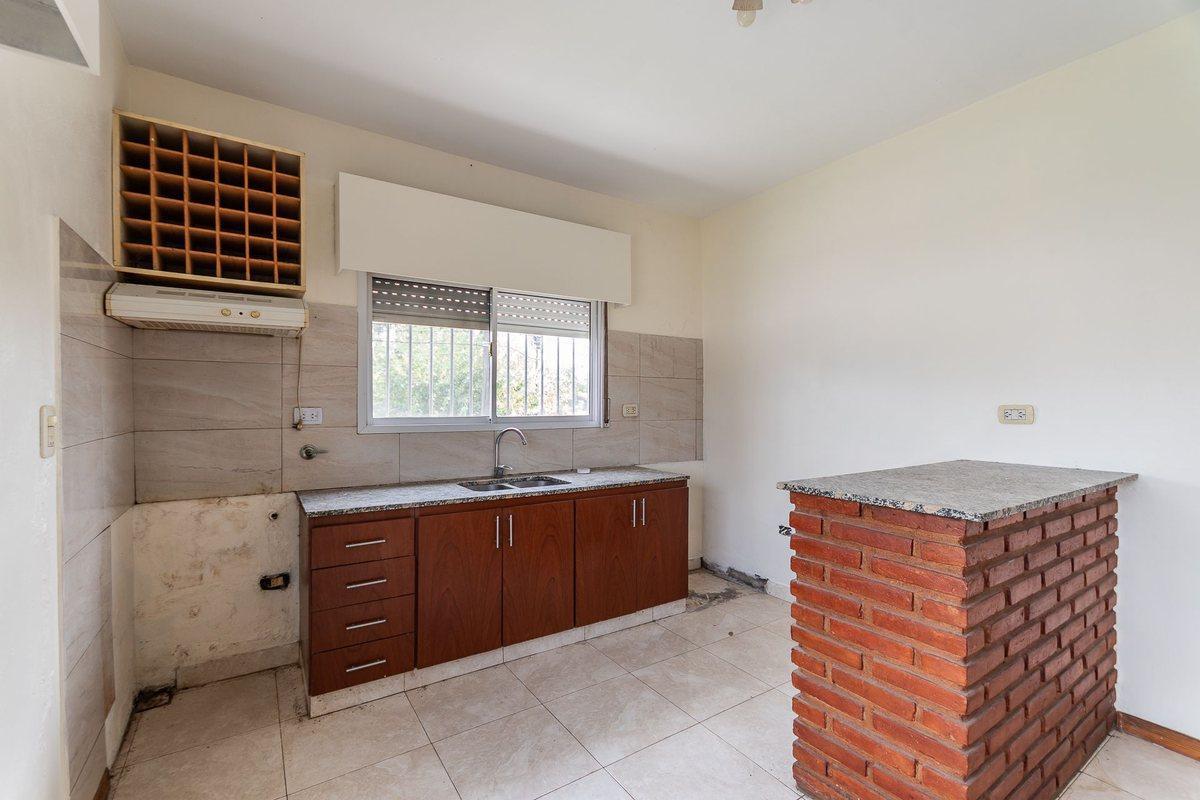Foto de CASA CON JARDIN, TERRAZA Y QUINCHO en Jose C Paz, imagen 1