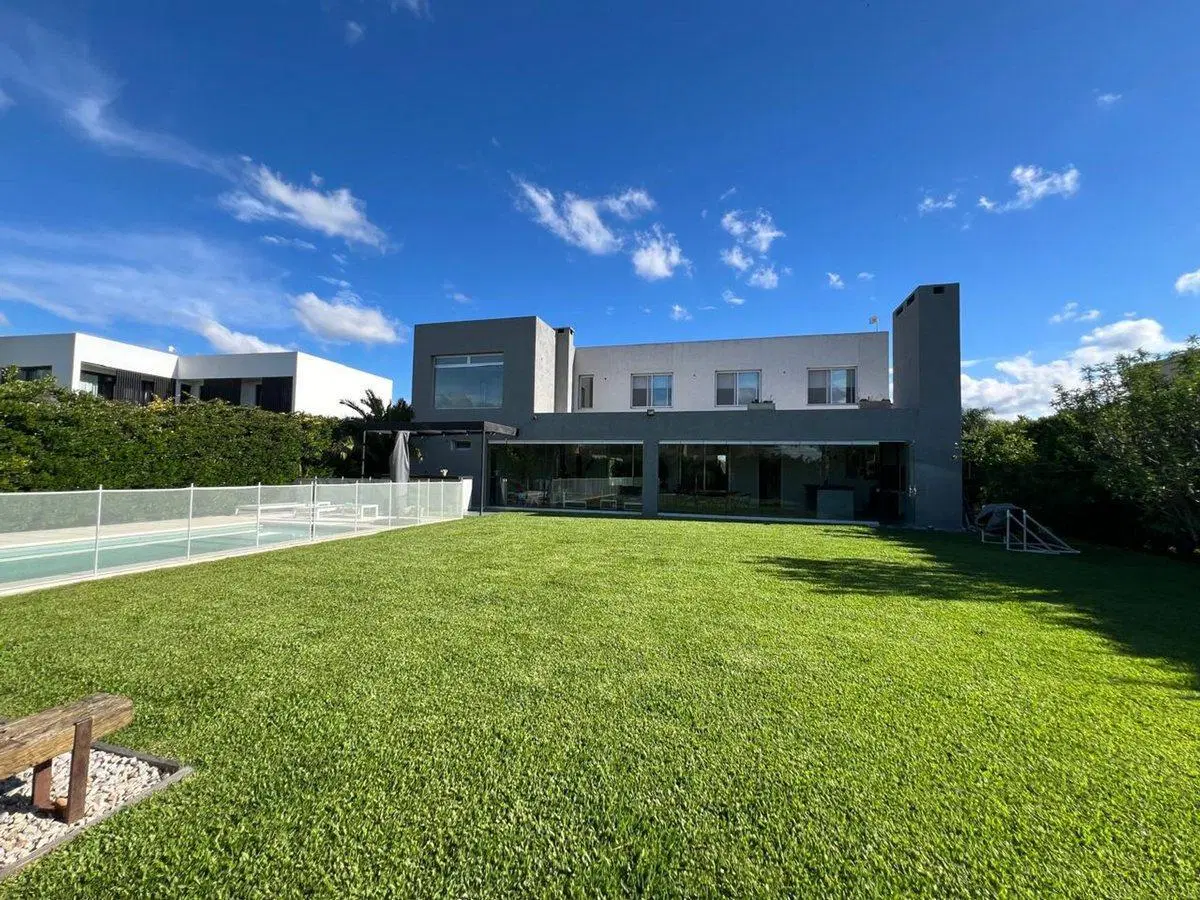 Excelente casa super funcional con 4 dormitorios. 5