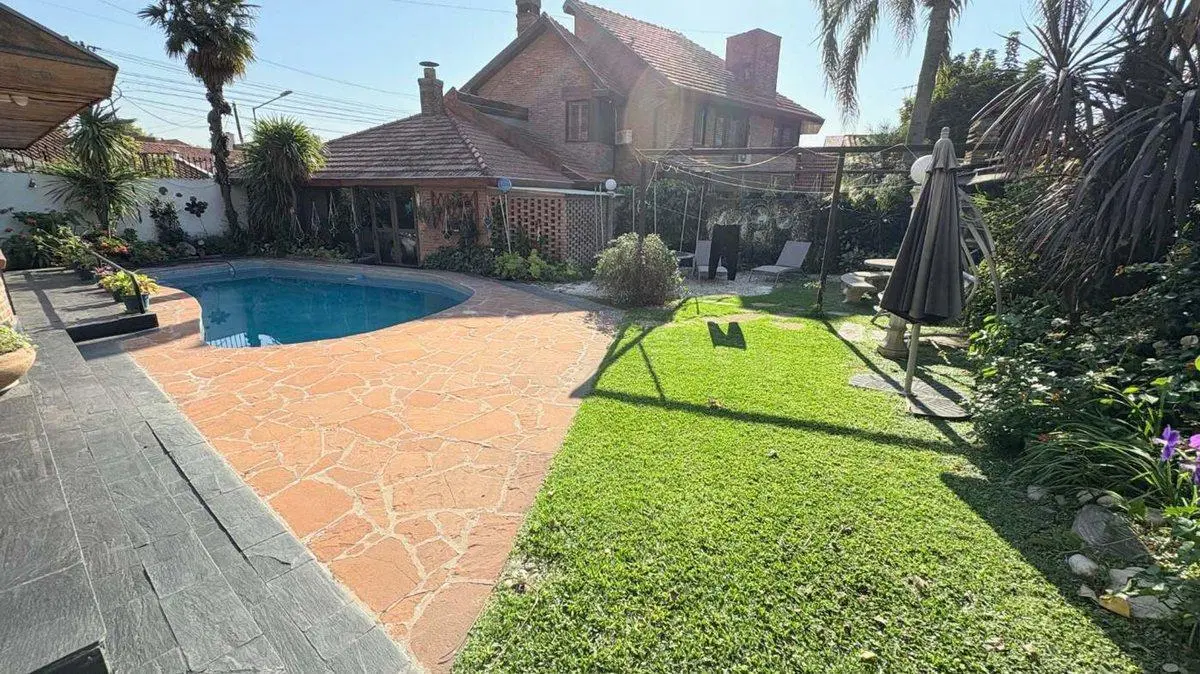 Venta casa 4 dormitorios Martinez Permuta 2