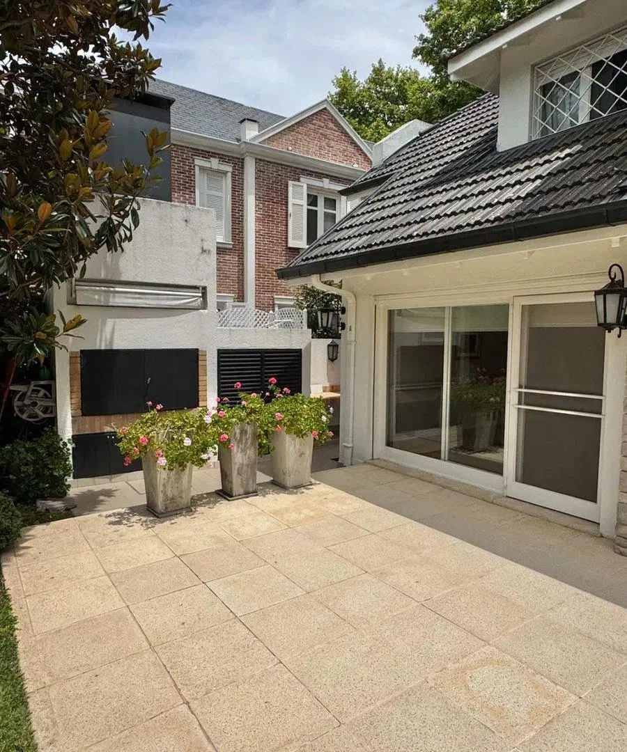 Venta casa en Acassuso con jardin/pileta/garage. 3