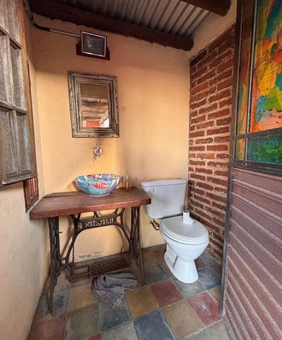 CASA 4 AMBIENTES CON PILETA COCHERA EN LOTE 408 m2 3