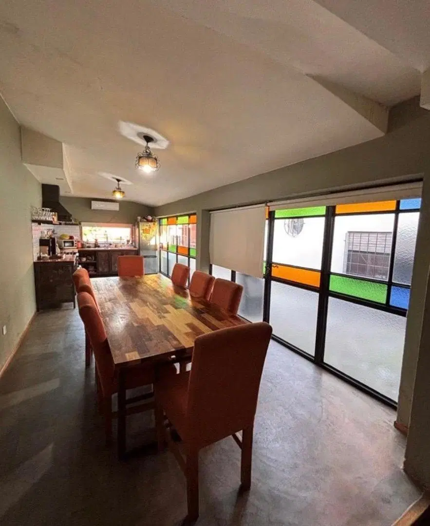 CASA 4 AMBIENTES CON PILETA COCHERA EN LOTE 408 m2 2