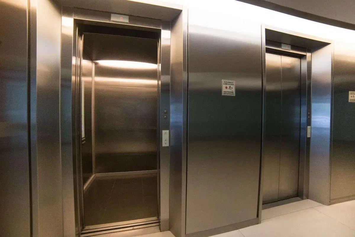 OFICINAS 450 m2 PLANTA LIBRE en OLIVO, 8 cocheras 4
