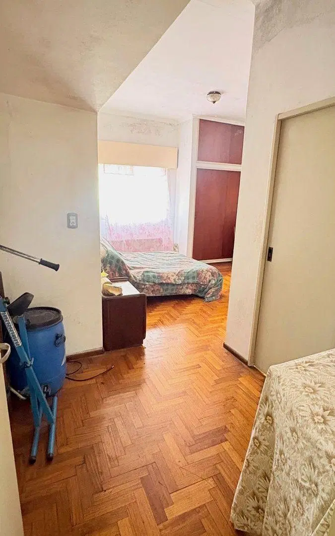 Venta casa gran lote en Chilavert 5