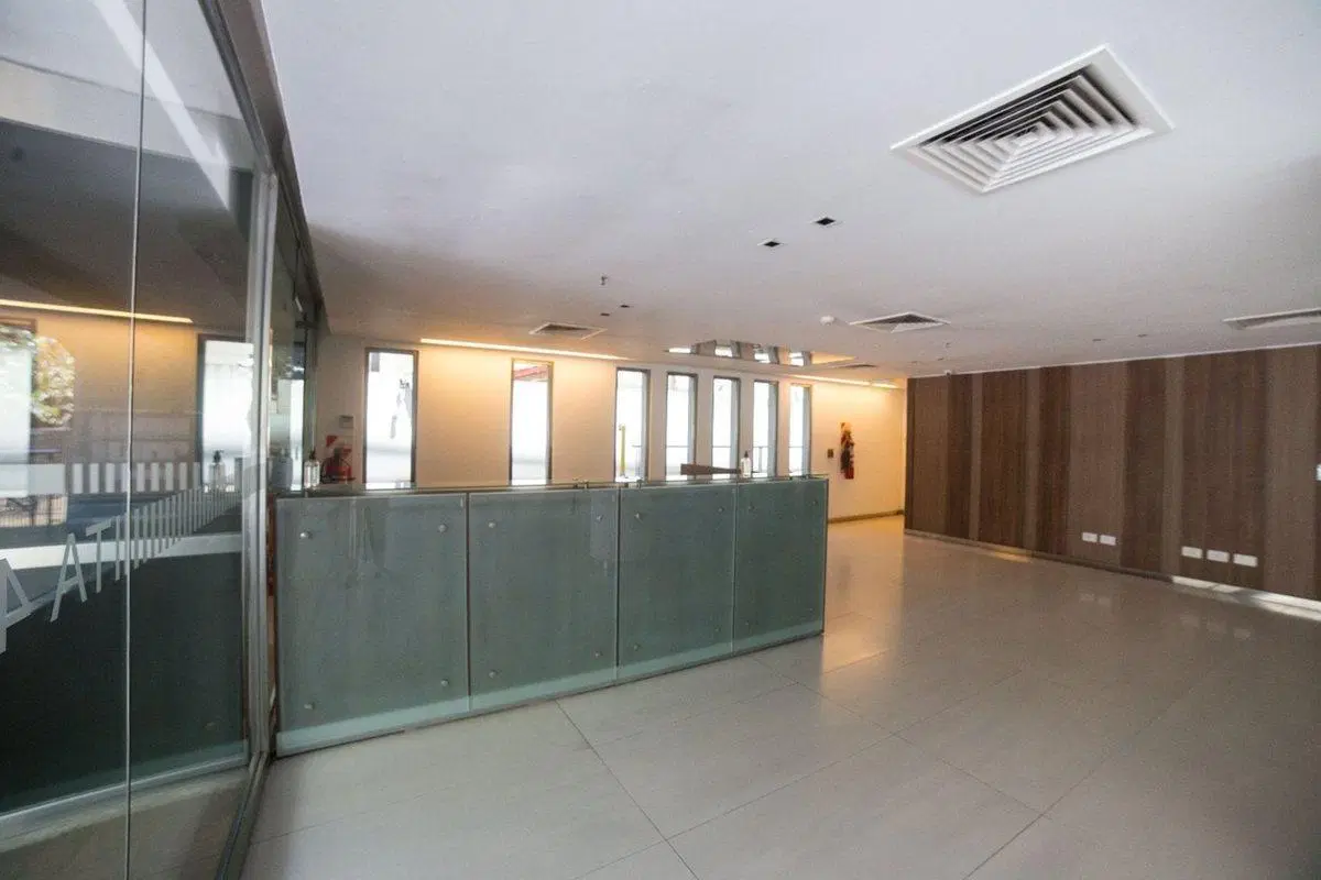 OFICINAS 960 m2 PLANTA LIBRE   OLIVOS 18 cocheras 4