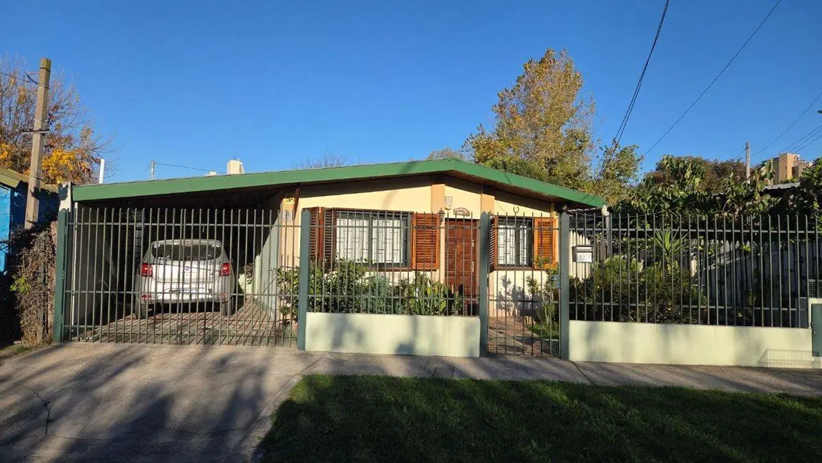 CASA CON LOTE PROPIO EN 3 DE FEBRERO 5