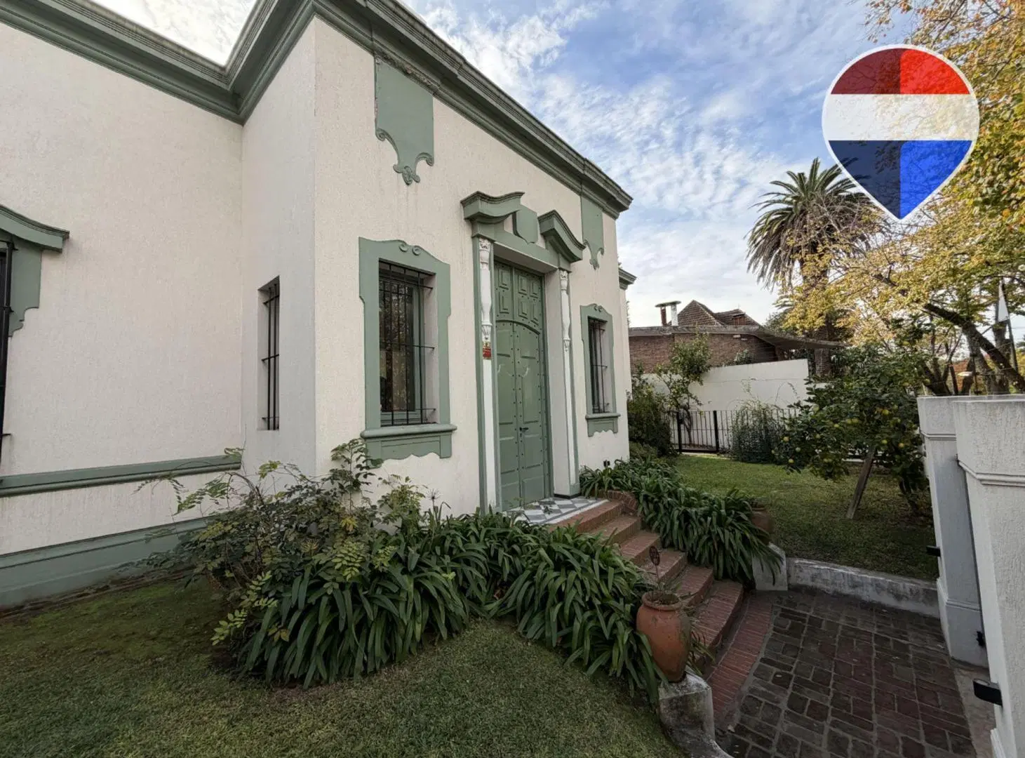 VENTA CASA EN MARTINEZ CON JARDIN PILETA QUINCHO 2