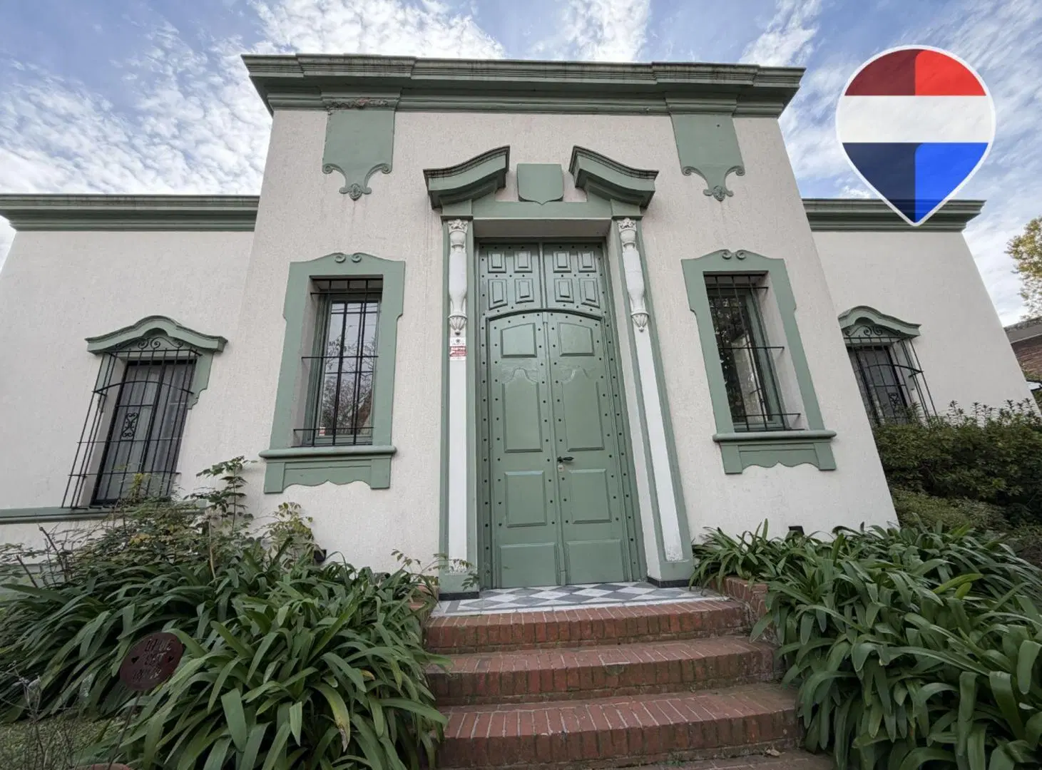 VENTA CASA EN MARTINEZ CON JARDIN PILETA QUINCHO 3