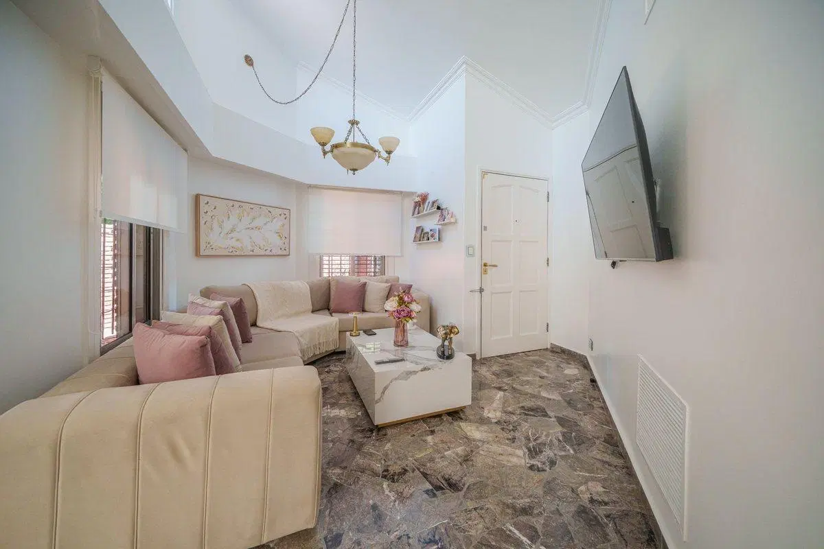VENTA CASA - VILLA BALLESTER CENTRO - IMPECABLE 8