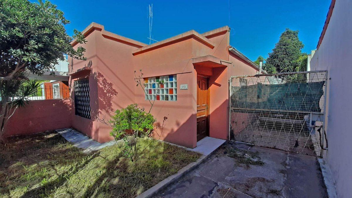 VENTA-Casa jardín, patio y galpón