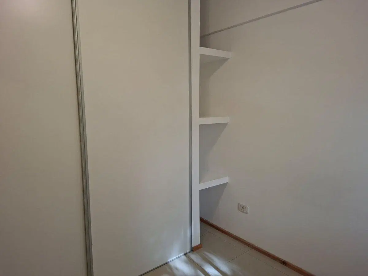 VENTA 2 AMB IMPECABLE CON BALCON 8