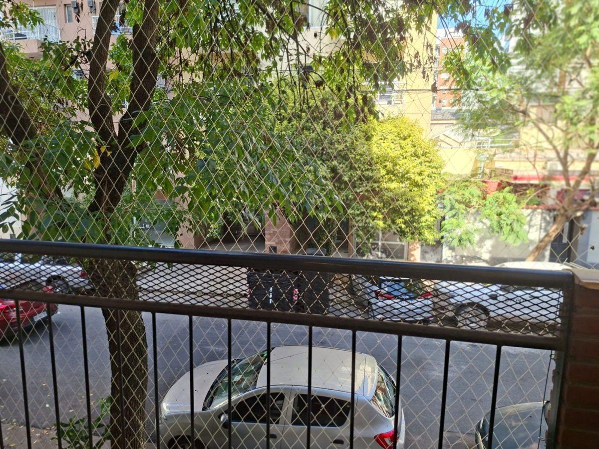 VENTA 2 AMB IMPECABLE CON BALCON