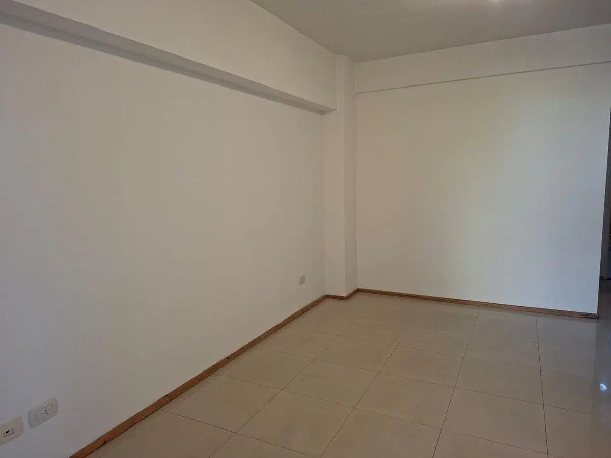 VENTA 2 AMB IMPECABLE CON BALCON 4