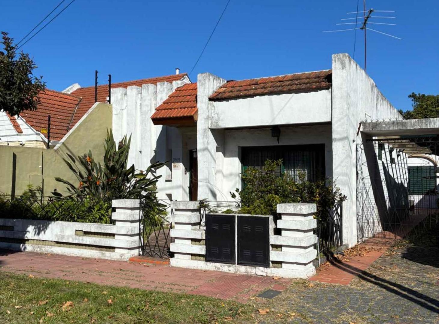 Venta de casa para refac/lote de 10x43