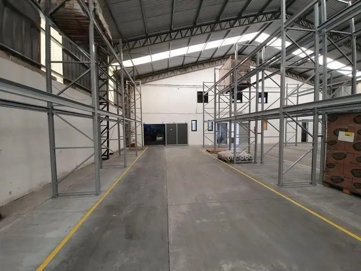 Venta Nave Industrial, Mercedes 3