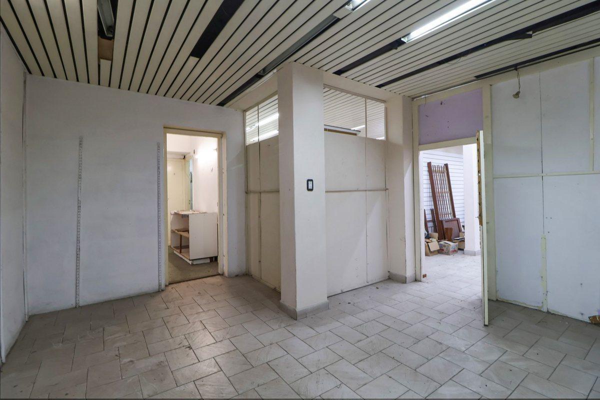 Foto de VENTA 2 LOCALES COMERCIALES Y CASA 5 amb / PARQUE, imagen 2