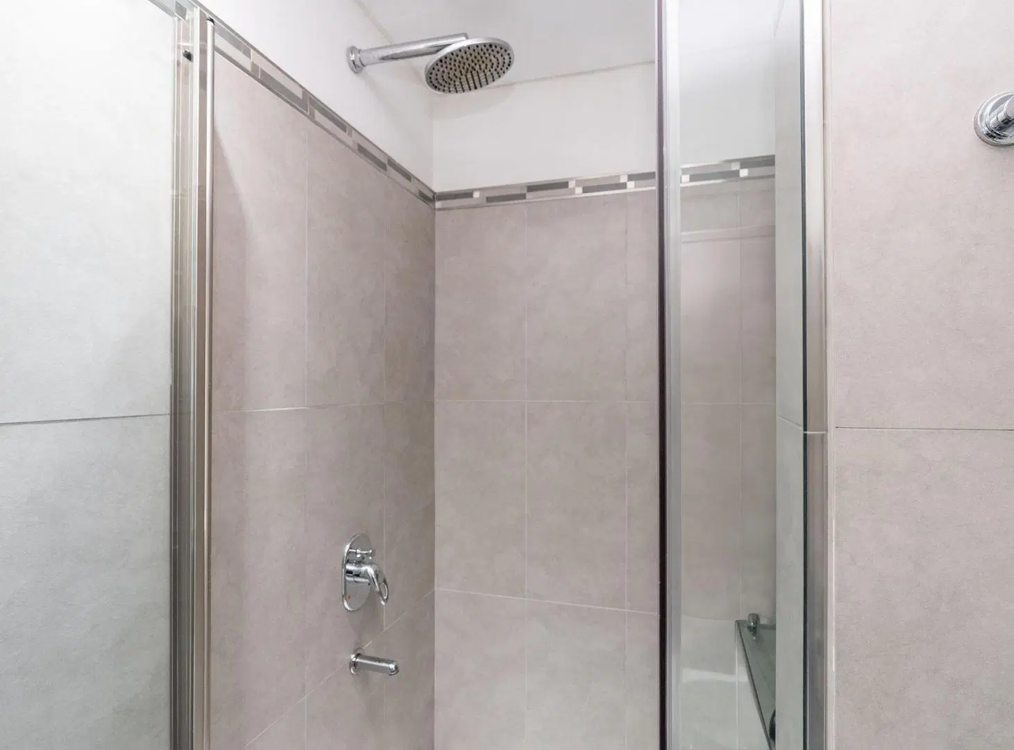 VENTA OFICINA PREMIUM 380M2 2 COCHERAS, CENTRO 5