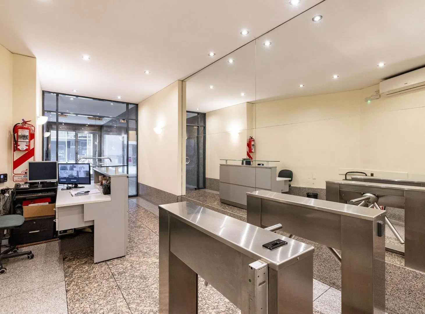 VENTA OFICINA PREMIUM 380M2 2 COCHERAS, CENTRO 2