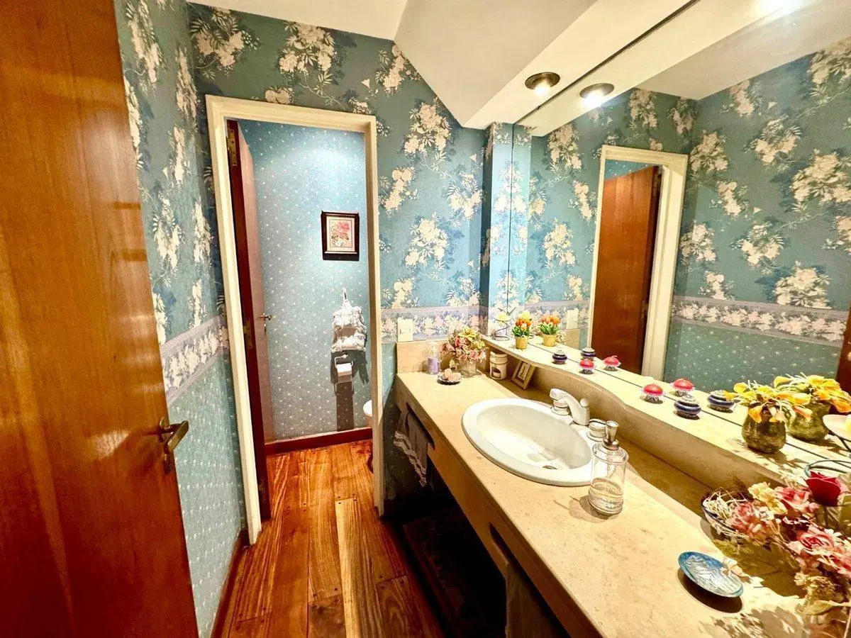 Casa de 5 ambientes en San Isidro con pileta 2