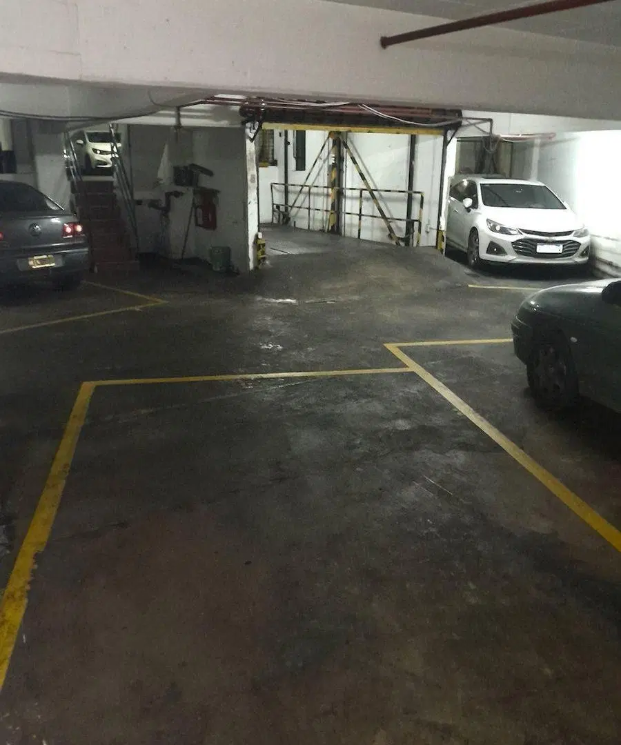 Venta cochera cubierta Barrio Norte 4